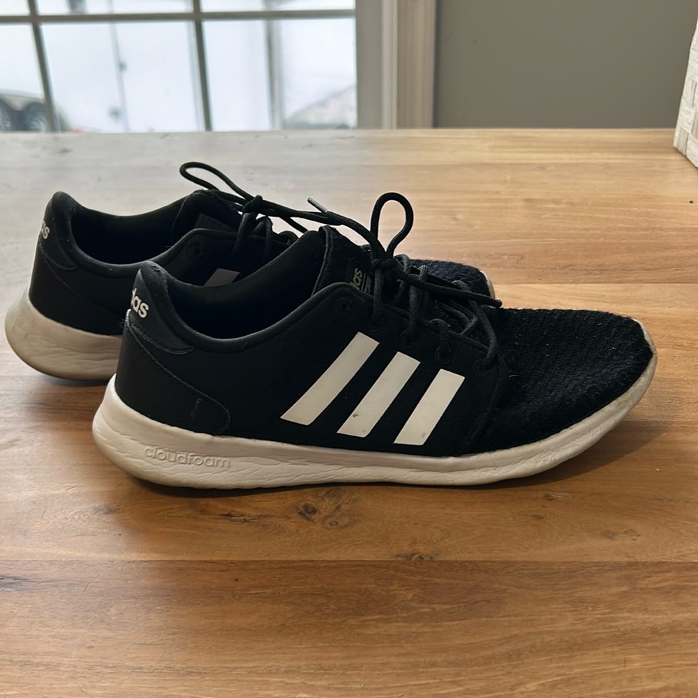 Women’s Adidas Cloudfoam sneakers size 10